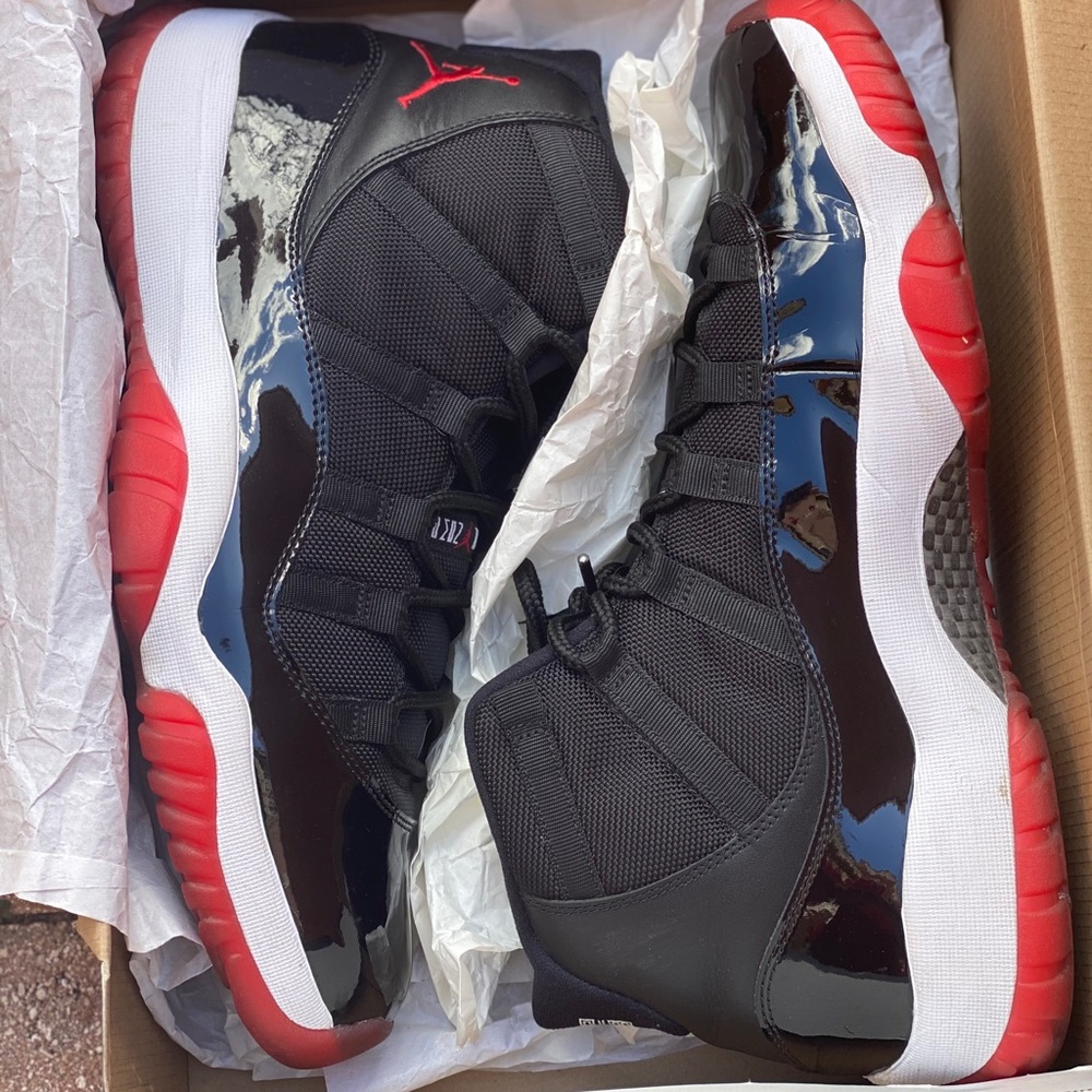 Air Jordan 11 Retro 2012 *Breds* (RED)